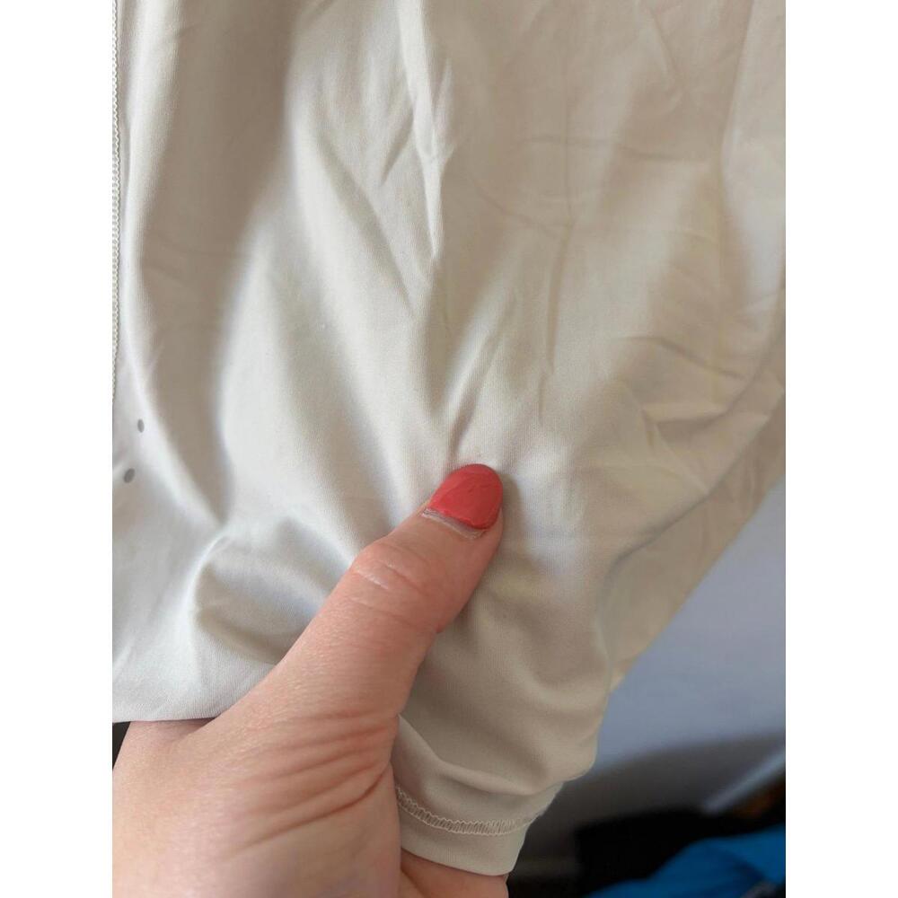 Lululemon lightweight trail running tank top in Bone (off white). Best for a 2. - Picture 4 of 6